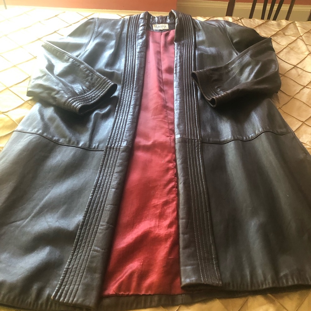 Maxima Italian leather Classic Style dress coat